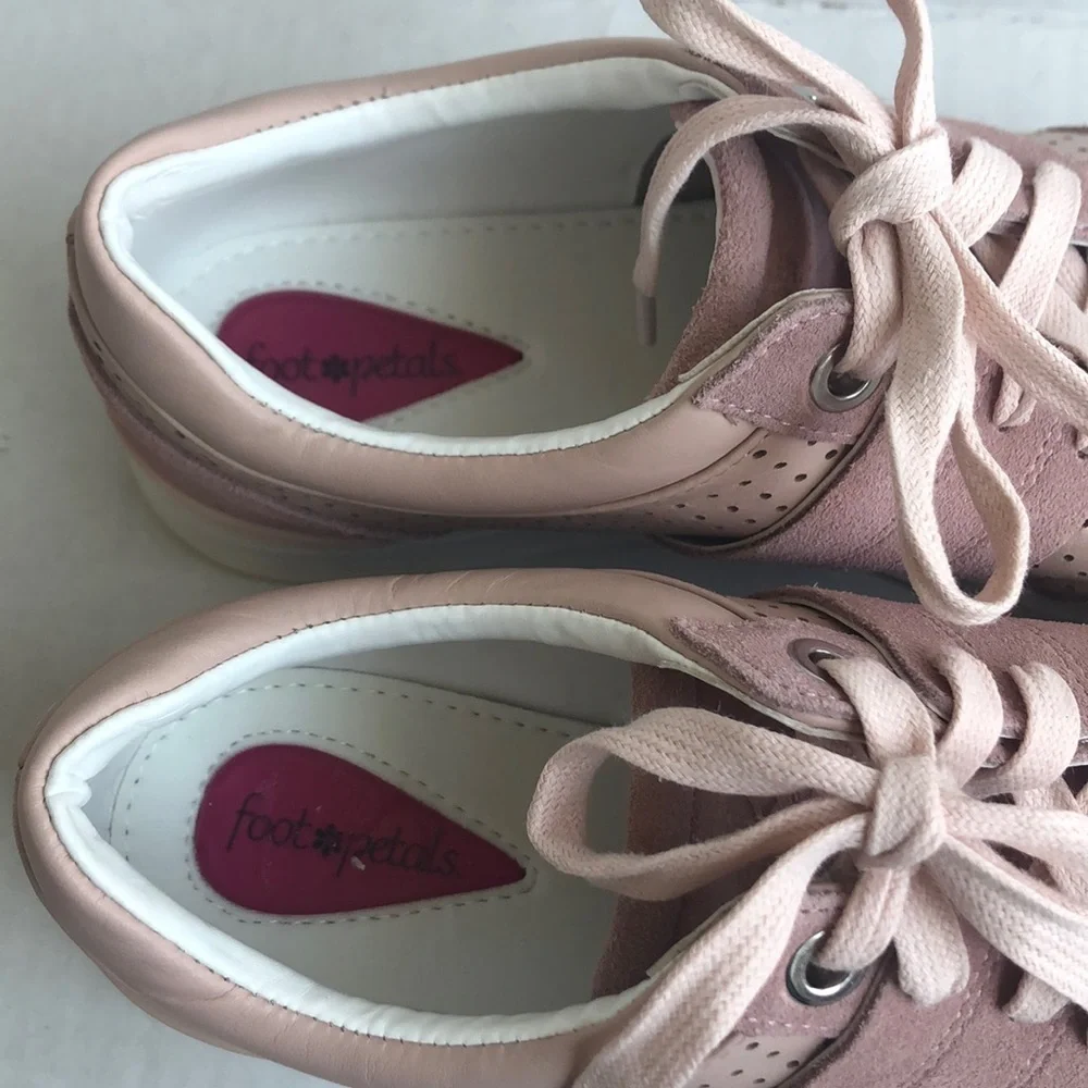 Foot petals “Bea” comfort tennis shoe sneaker